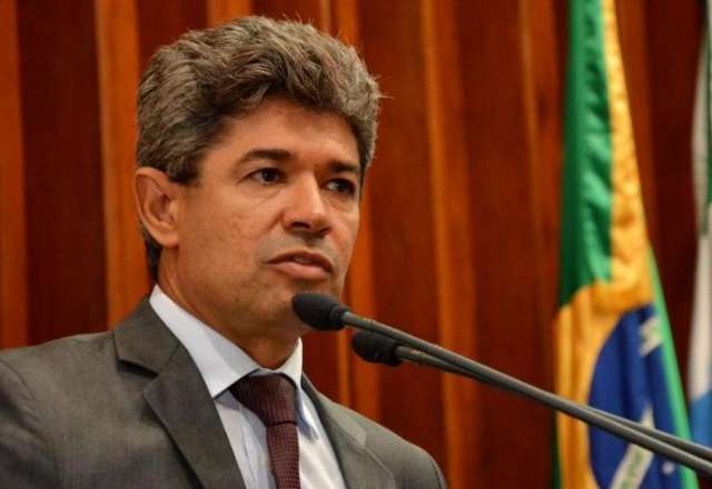 Emenda mais flex&iacute;vel amplia benef&iacute;cios em &aacute;reas essenciais, diz l&iacute;der do governo