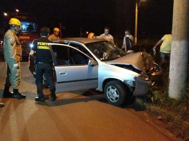 Pol&iacute;cia Civil investiga morte de professora que bateu carro em poste