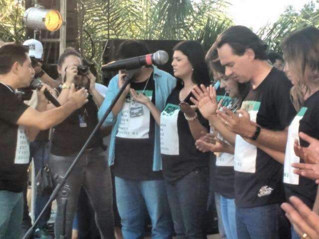 Bispo d&aacute; ben&ccedil;&atilde;o em governantes e prefeitura durante Marcha para Jesus