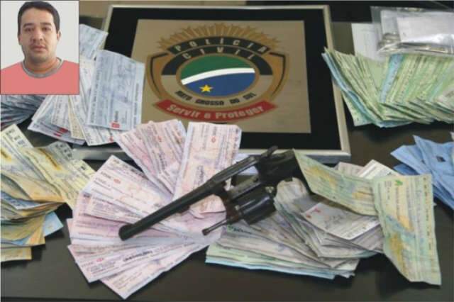  Pol&iacute;cia prende um por roubo de malote e encontra cheques enterrados
