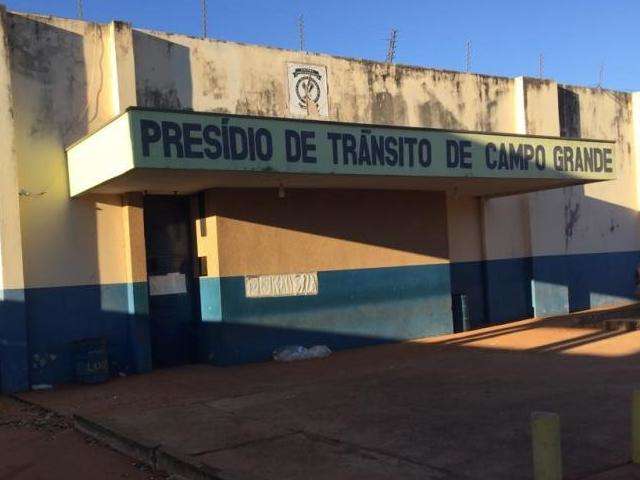 Internos &quot;batem grade&quot;, tentam fuga de pres&iacute;dio, mas s&atilde;o contidos 