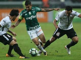 Corinthians e Palmeiras duelam em partida decisiva do Brasileir&atilde;o neste domingo