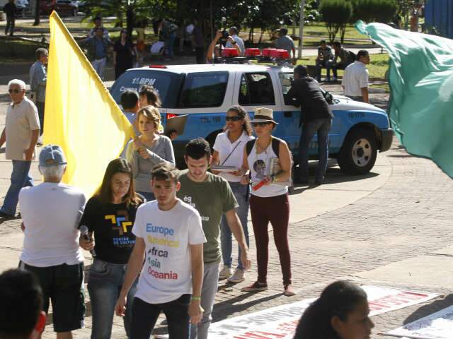  Manifesta&ccedil;&atilde;o levanta bandeiras de homofobia &agrave; aprova&ccedil;&atilde;o do c&oacute;digo florestal 