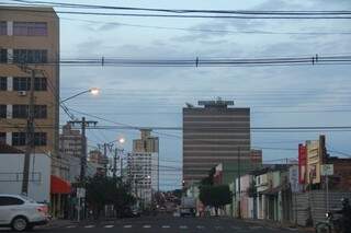 O dia amanheceu com céu nublado na Capital e alerta da Defesa Civil é para mais chuva em MS. (Foto: Marcos Ermínio) 