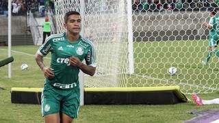 O atacante Dudu fez os dois gols da vitória do Palmeiras esta noite em Cuiabá (Foto: G1)