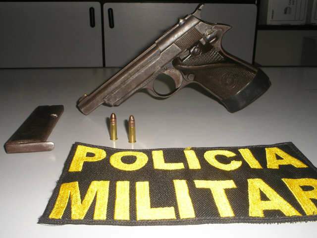  PM de Caracol prende com arma homem suspeito de atirar no meio da rua