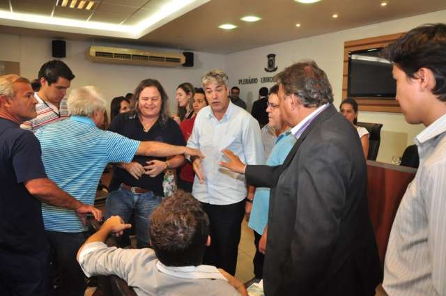 Reuni&atilde;o com secret&aacute;rios de Bernal termina com &ldquo;bate-boca&rdquo; na C&acirc;mara