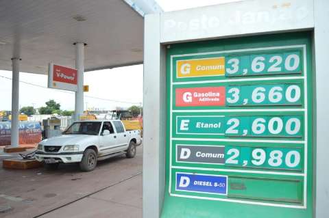 Mesmo com queda de ICMS, preço do diesel se mantém próximo de R$ 3