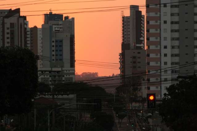 C&eacute;u amanhece sem nuvens e temperatura vai passar dos 30&deg;C nesta segunda