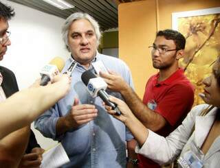 Senador disse que encaminhou as questões junto à ministra Ideli Salvati. (Foto: Marcelo Victor)