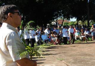 Fiéis reuniram-se em paraça para celebração da Missa de Domingo de Ramos. (Foto: Paula Vitorino)