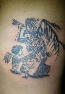 Tatuagem representa tudo que uma mãe é capaz por um filho.