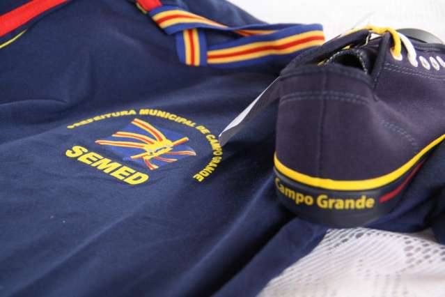 Meias ser&atilde;o entregues at&eacute; agosto para alunos da Reme, afirma Olarte