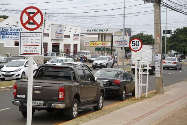 Comerciantes s&atilde;o contra fim de estacionamento na J&uacute;lio de Castilho