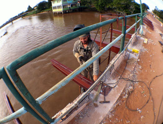  Puccinelli vistoria obra e participa da Festa do Divino em Coxim