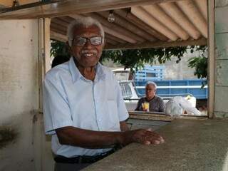 Há 39 anos morando no Coronel Antonino, Ferreirinha é figura popular entre moradores (Foto: Kimberly Teodoro)