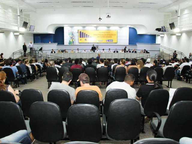 Prefeitura alega deficit de R$ 69 milh&otilde;es e veta 155 emendas ao or&ccedil;amento