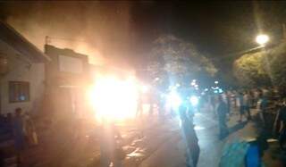 Incêndio destruiu pizzaria na noite de ontem em Bonito. 