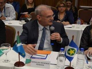 Secretário de Saúde de MS, Geraldo Resende, durante reunião nesta quarta-feira, em Brasília. (Foto: Ascom Conass).