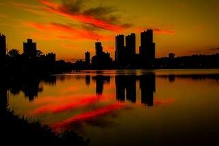 No crepúsculo, lago do Parque das Nações ganha novas cores. (Foto: Marcos Ermínio)