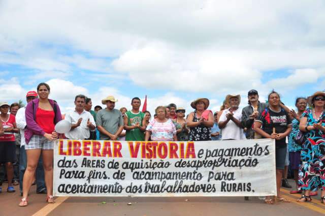  Sem-terra liberam rodovia fechada esta manh&atilde; na regi&atilde;o Sul