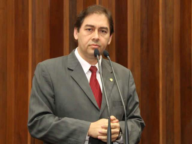  Bernal ocupa tribuna da Assembleia para pedir provid&ecirc;ncias sobre panfleto
