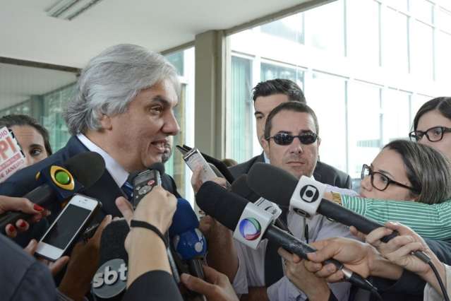 Senador Delc&iacute;dio do Amaral defende austeridade para o pa&iacute;s voltar a crescer