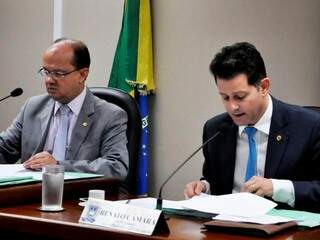 Deputados José Carlos Barbosa e Renato Câmara, durante reunião da CCJR (Foto: Luciana Nassar)