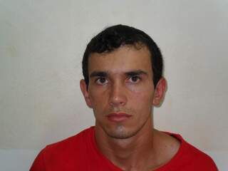 Eberton da Silva Barros, de 23 anos, tem passagem por homicídio (Foto: divulgação)