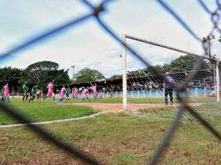 Campo do Estrela do Sul recebe jogos da região urbana do Segredo (Foto: Henrique Kawaminami)