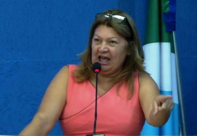 Suspeita de tr&aacute;fico, secret&aacute;ria de esporte despacha de dentro do pres&iacute;dio
