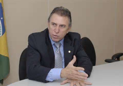 Lan&ccedil;amento de pacote de Andr&eacute; &eacute; adiado por haver contratos a fechar