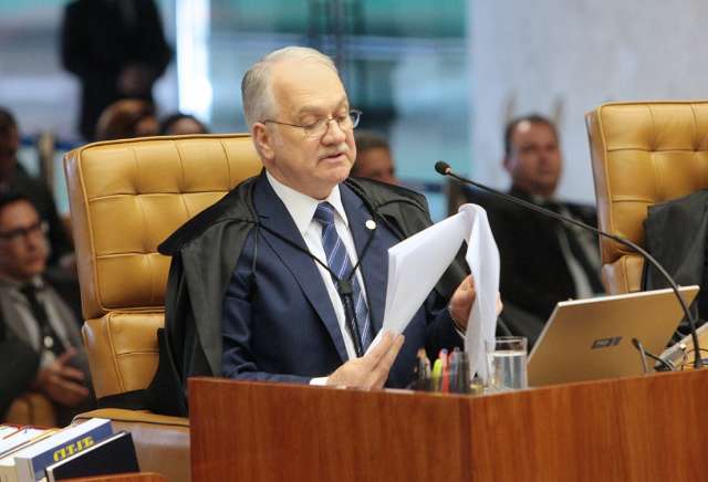 Sete votam por manter Fachin como relator e STF suspende sess&atilde;o