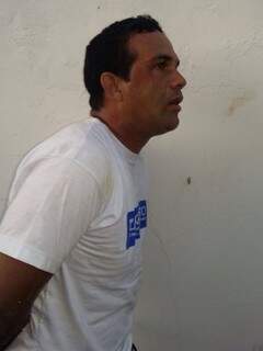 Gilson da Cunha Ramalho, de 33 anos, era procurado por dois estupros e um assalto seguido de morte, e já estava com mandado de prisão expedido (Foto: Direto das Ruas)