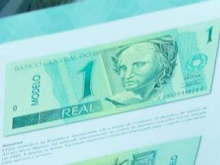 Modelo da nota de R$ 1,00. (Foto: Alcides Neto)