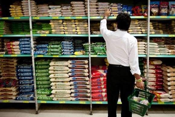 IPCA: infla&ccedil;&atilde;o sobe menos e fecha fevereiro com alta de 0,9%
