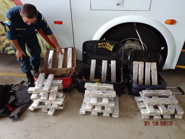 Dupla &eacute; flagrada com 80 quilos de maconha que seria levada para Goi&aacute;s 