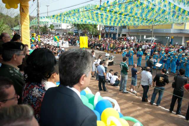  Trinta mil pessoas assistiram desfile da Independ&ecirc;ncia em Dourados