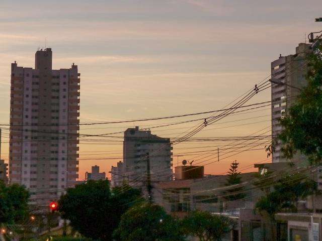 Temperatura volta a subir e segunda-feira poder&aacute; ter calor de 34&deg;C