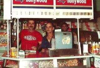 Nagib no caixa do Nagibão nos anos 80 (Foto: Arquivo Pessoal)
