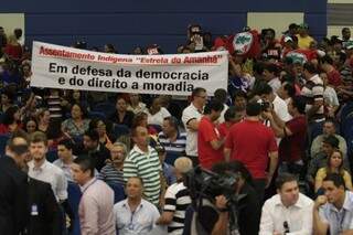 Sessão é suspensa após manifestação de 700 pessoas em favor de Bernal (Foto: Cleber Gellio)