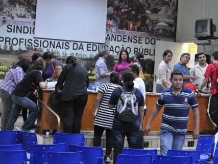  Professores rejeitam proposta salarial da prefeitura de Campo Grande
