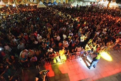 Festa em embarcação, fogos e ruas lotadas fecham arraial em Corumbá