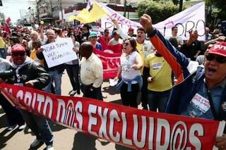 Participantes passaram pela rua com grito de &quot;Fora,Temer&quot;. (Foto: Marcos Ermínio)