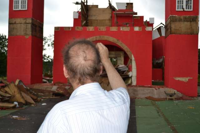Bernal comanda demoli&ccedil;&atilde;o da Cidade do Natal e anuncia espa&ccedil;o multiuso