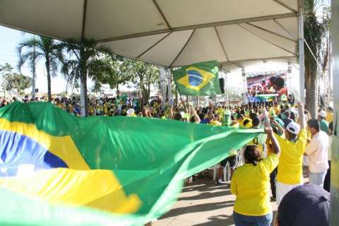 Na Vila Brasil, 2,5 mil torcedores assistem ao segundo jogo do Brasil