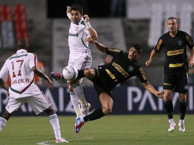  Fluminense e Botafogo empatam em 1 a 1 em cl&aacute;ssico de pouco p&uacute;blico
