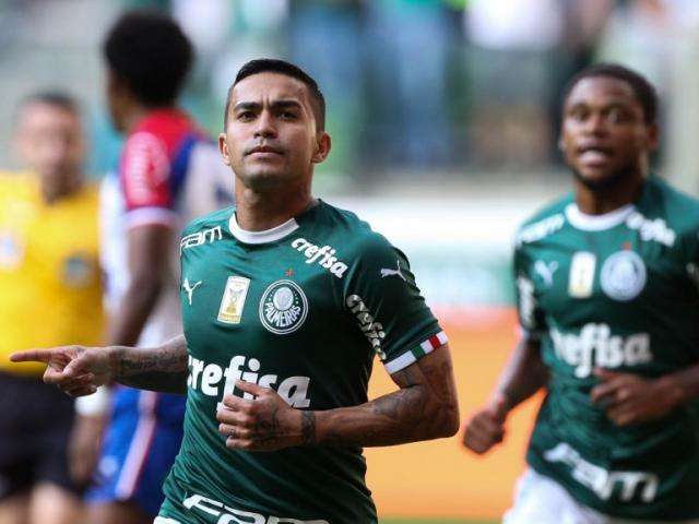 Felipe Melo &eacute; expulso, Palmeiras trope&ccedil;a em casa e segue sem vencer