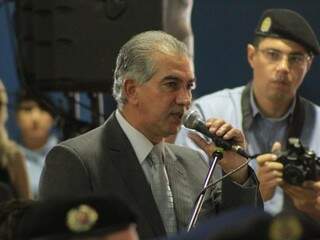 Governador do Estado, Reinaldo Azambuja, em discurso. (Foto: Marina Pacheco/Arquivo).