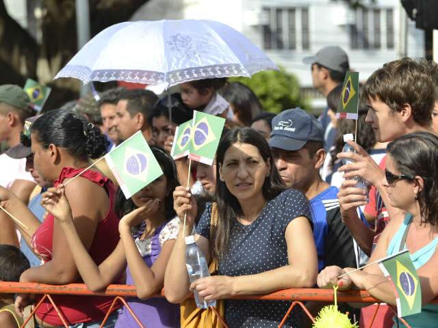  Mesmo com tempo seco, 40 mil pessoas prestigiam desfile de 7 de setembro 